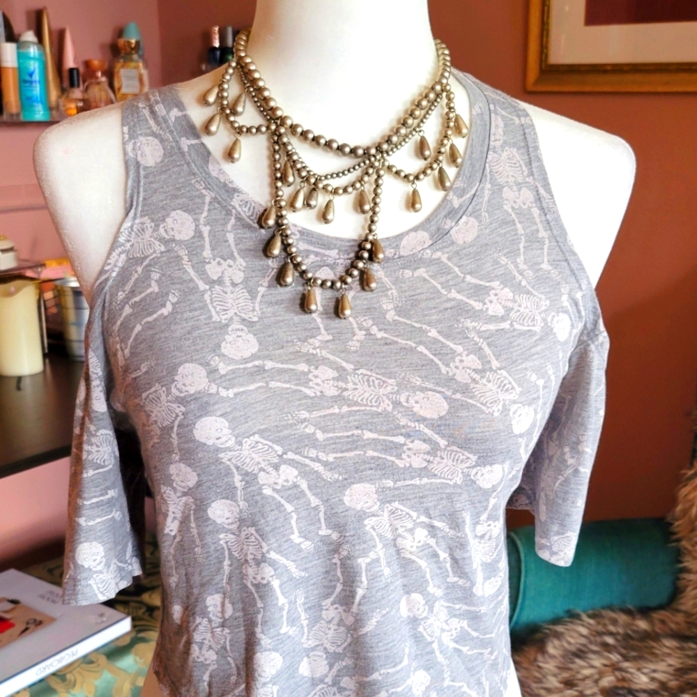 COPY - Skeleton cold shoulder crop